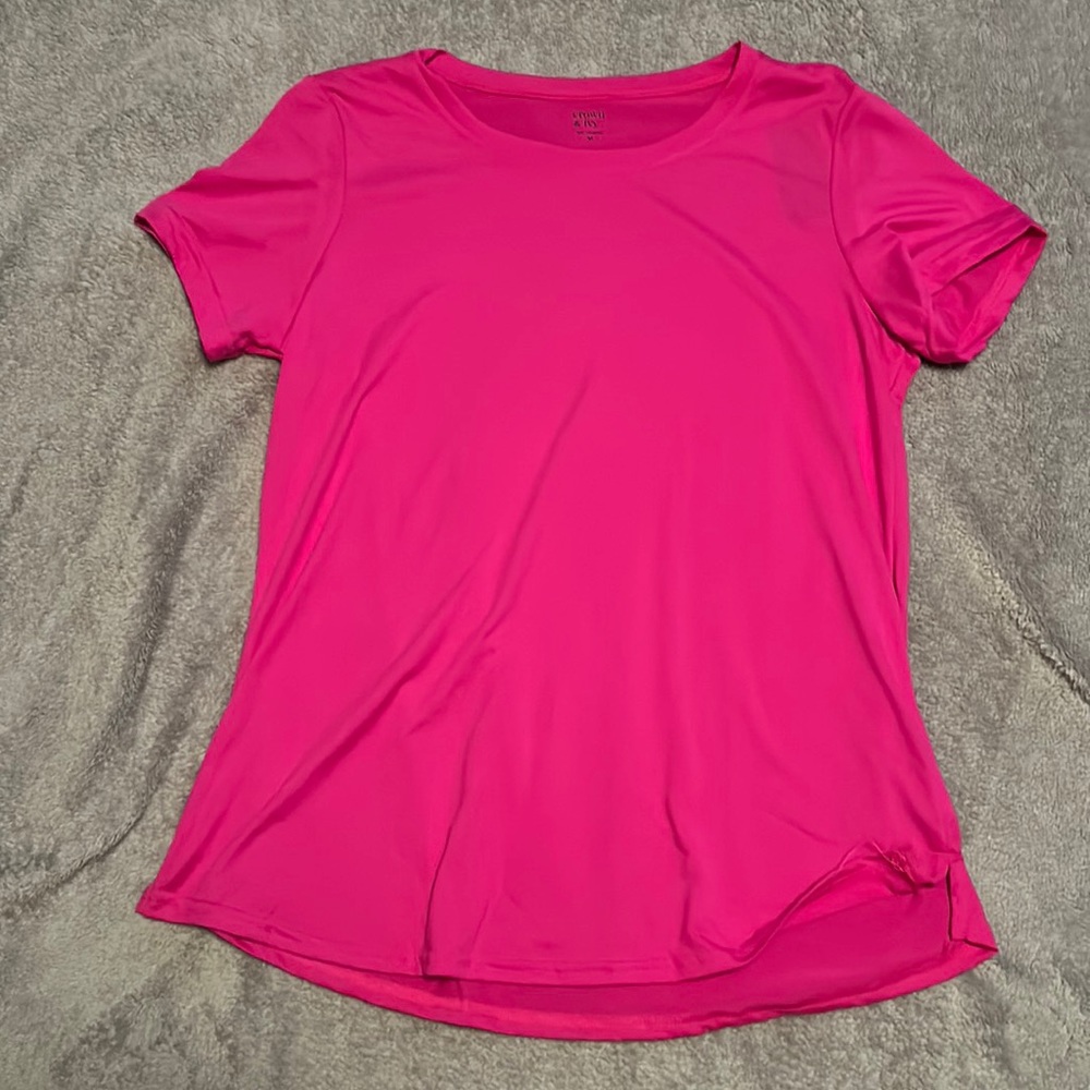 🫦💋💖 Cute and simple Crown & Ivy. pink short sleeve t shirt